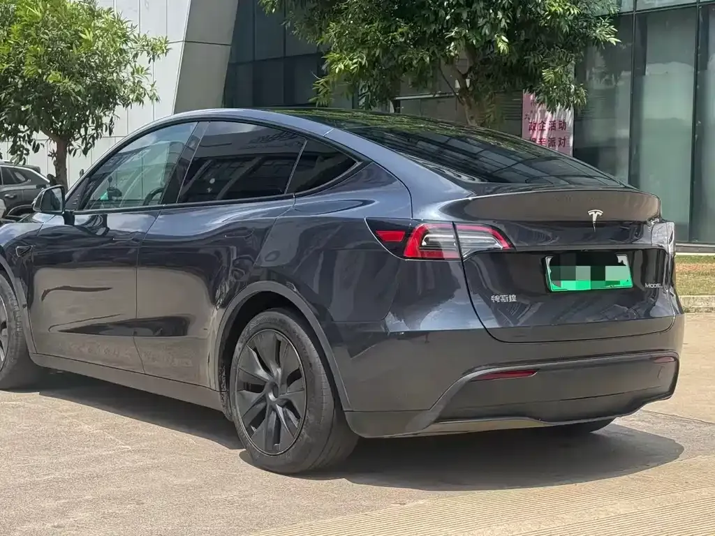 Tesla Model Y — фото 8