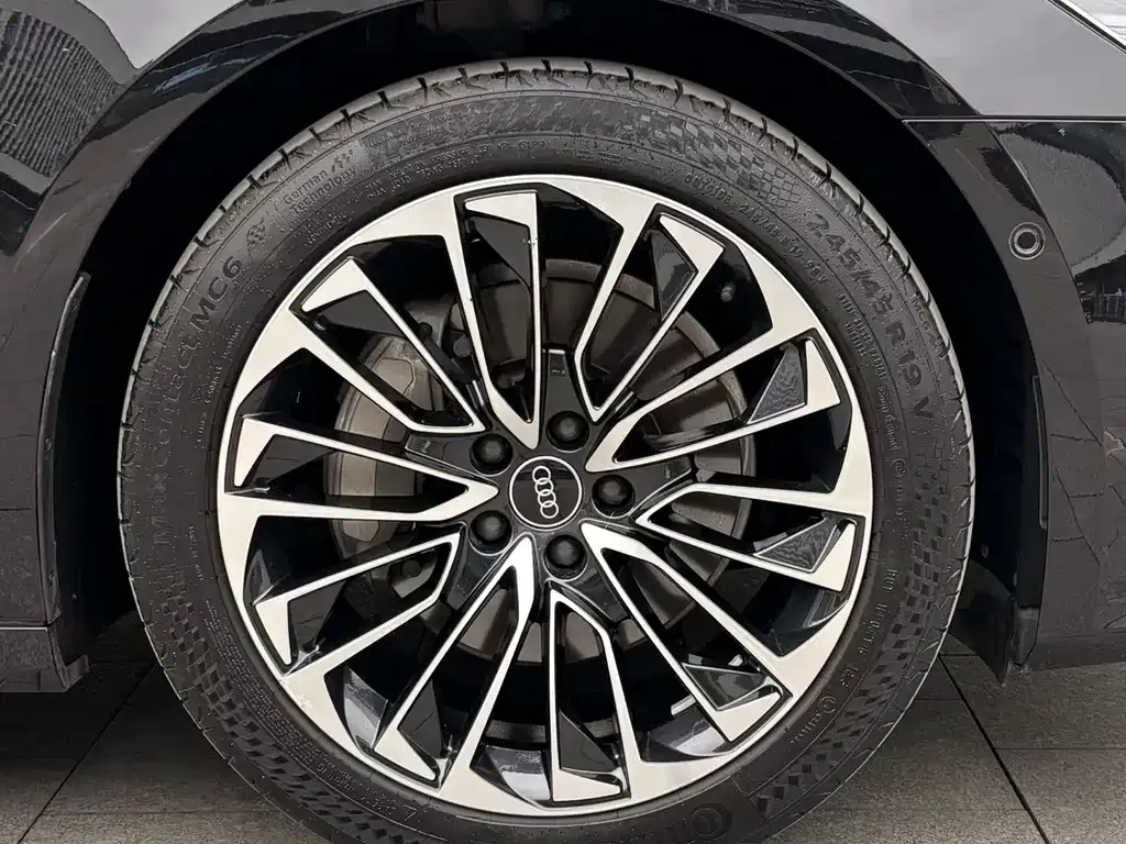 Audi A7L 2022 из CN, фото 5