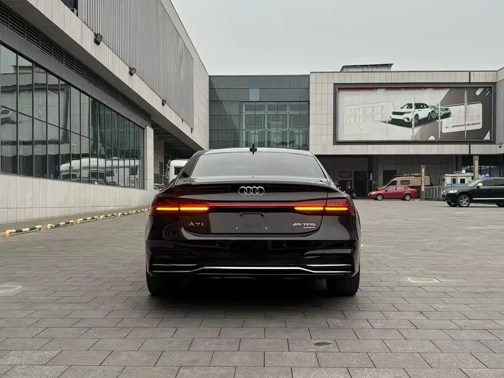 Audi A7L 2022 из CN, фото 9