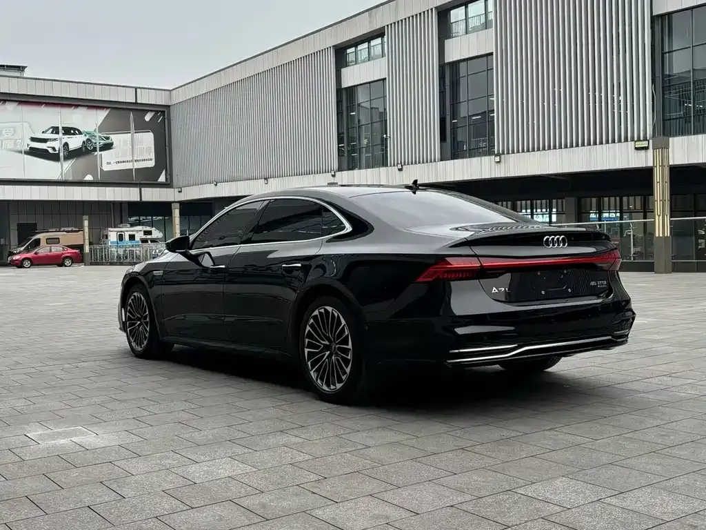 Audi A7L 2022 из CN, фото 6