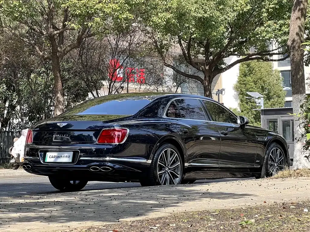Bentley Flying Spur PHEV — фото 10