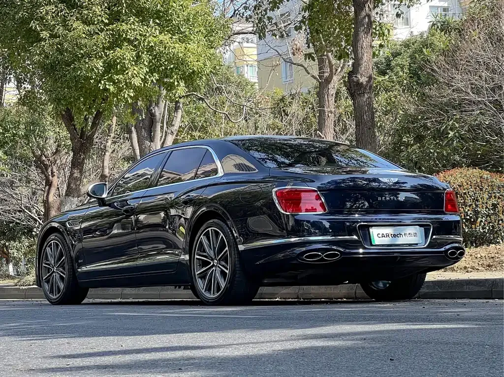 Bentley Flying Spur PHEV — фото 6