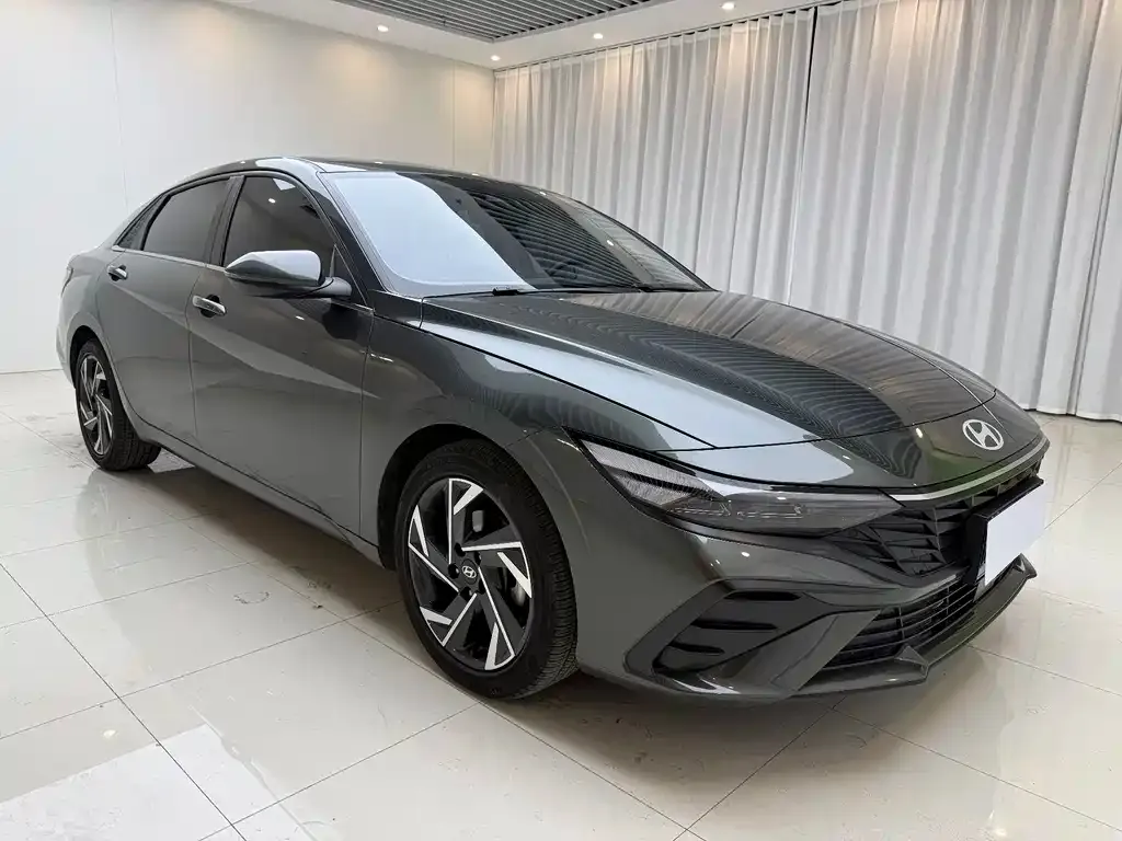 Hyundai Elantra — фото 5