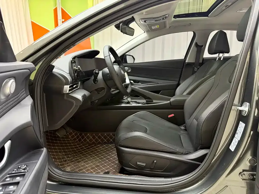 Hyundai Elantra — фото 7