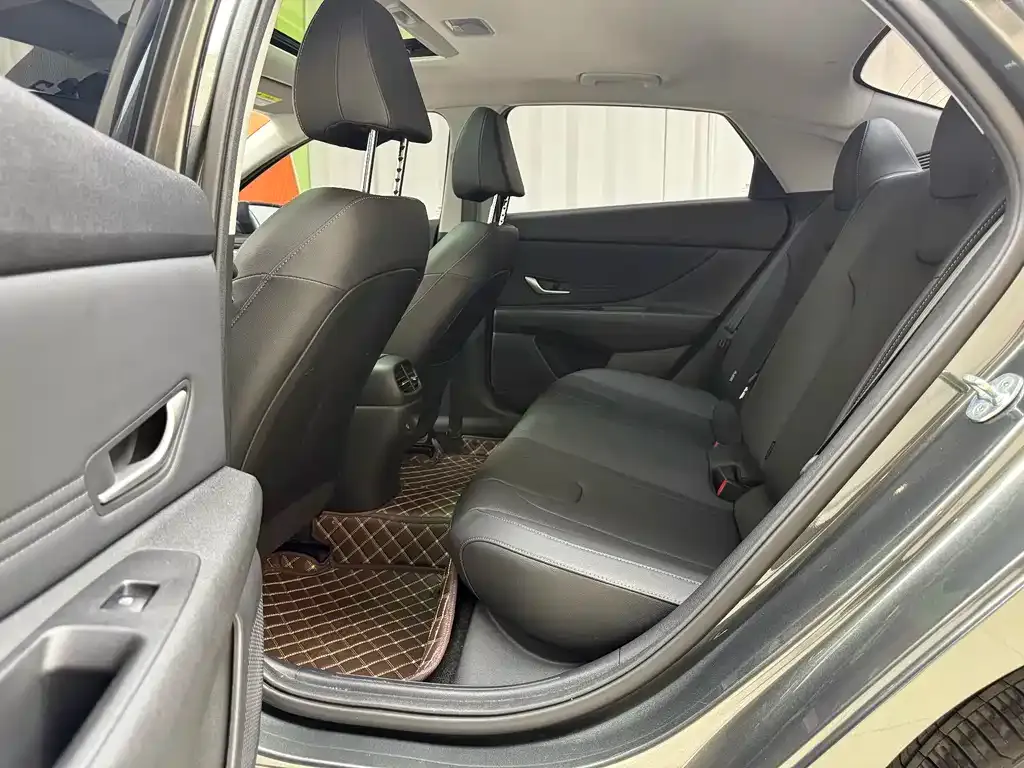 Hyundai Elantra — фото 10