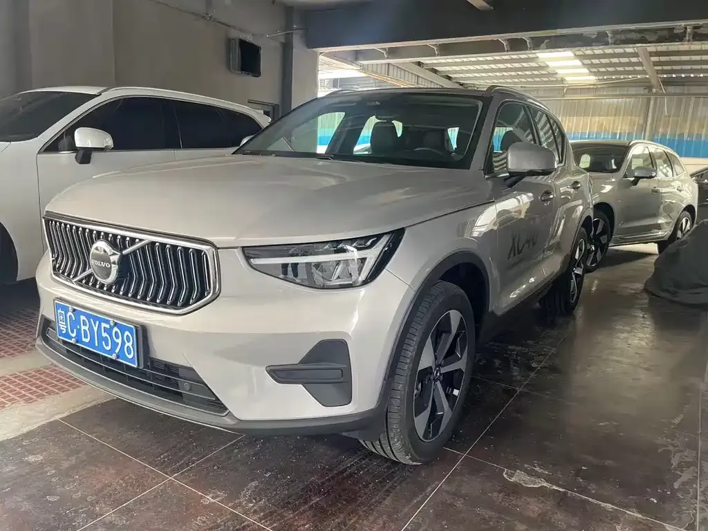 Volvo XC40 — фото 5