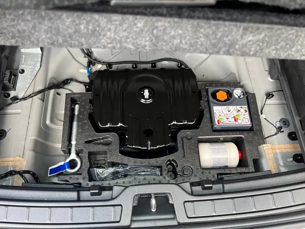 Volvo XC40 — фото 10