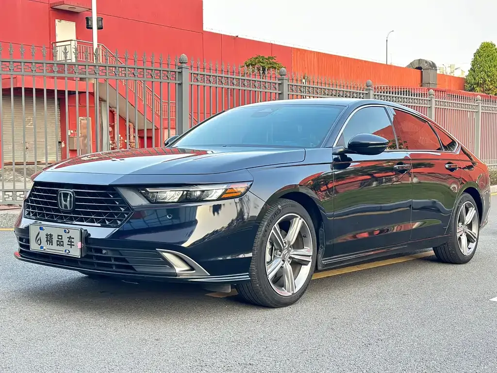 Honda Accord — фото 1