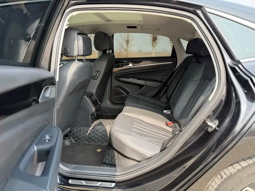 Volkswagen Passat — фото 7
