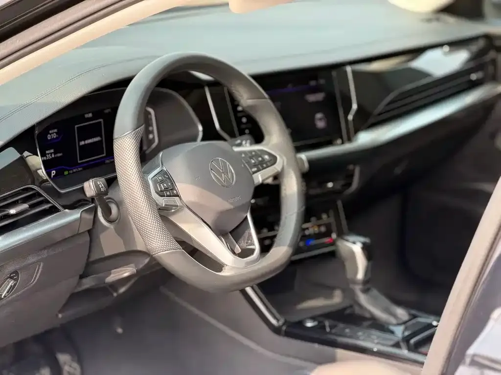 Volkswagen Passat — фото 10