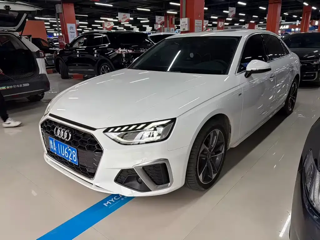 Audi A4L 2023 из CN, фото 1