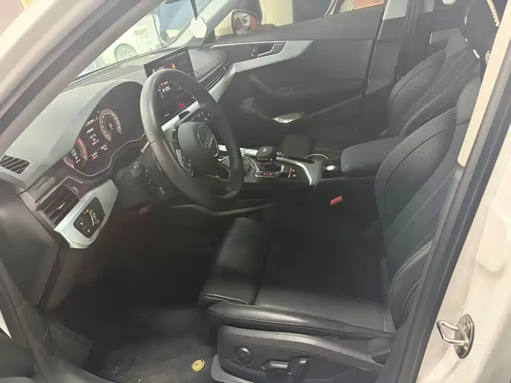 Audi A4L 2023 из CN, фото 6