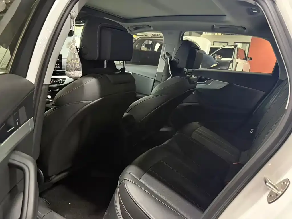 Audi A4L 2023 из CN, фото 8