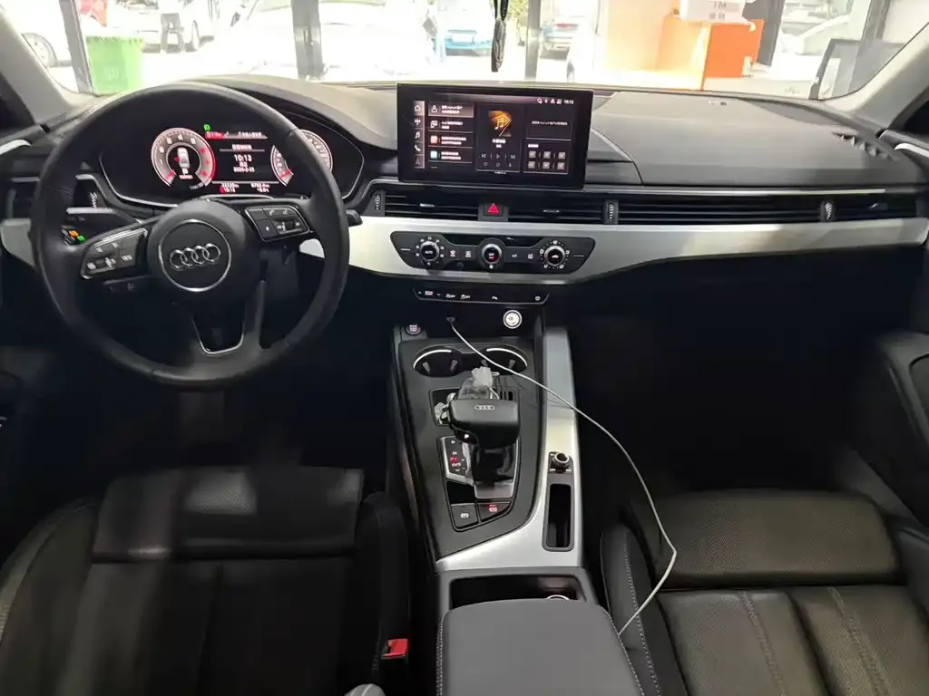 Audi A4L 2023 из CN, фото 3