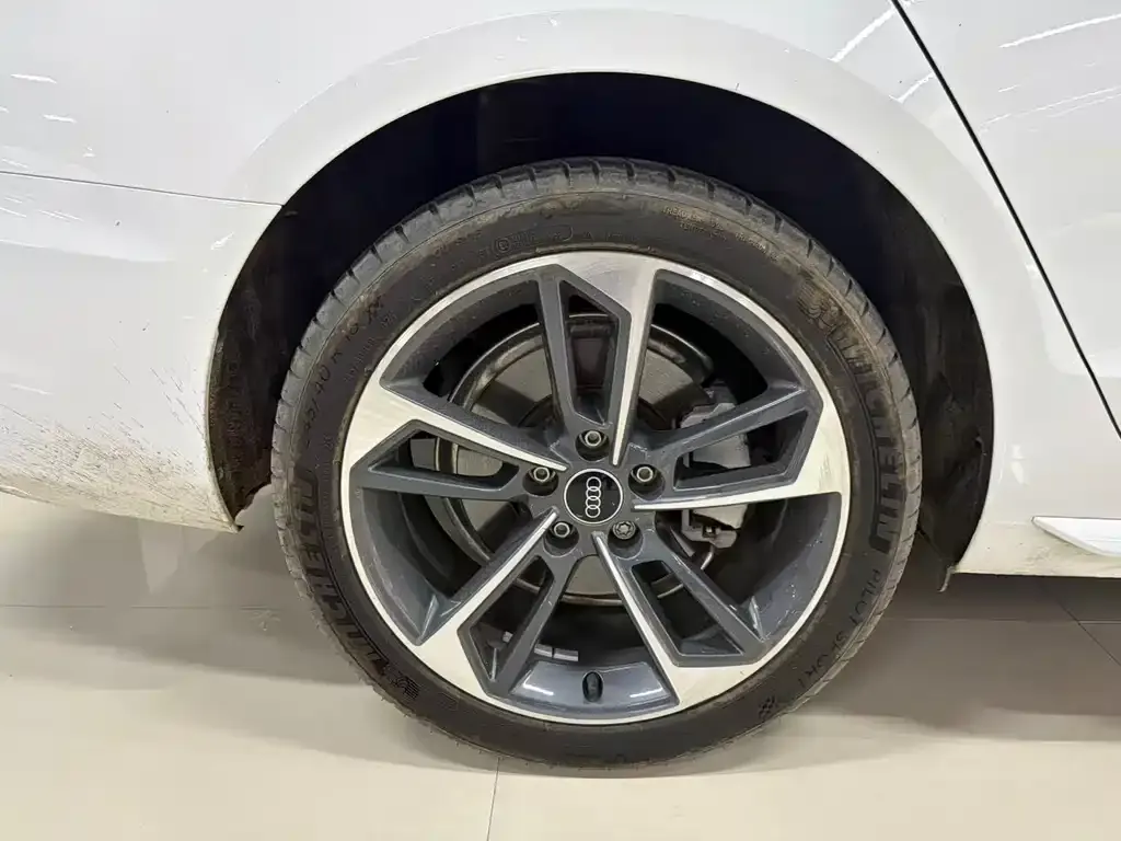 Audi A4L 2023 из CN, фото 5