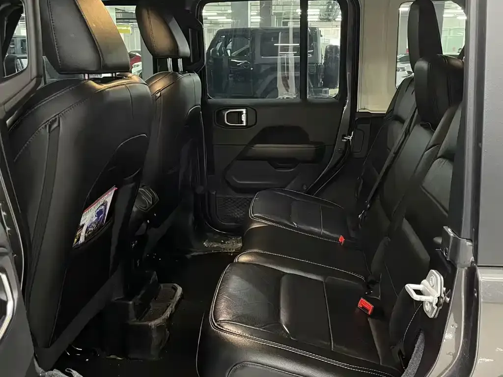 Jeep Wrangler 2021 из CN, фото 5