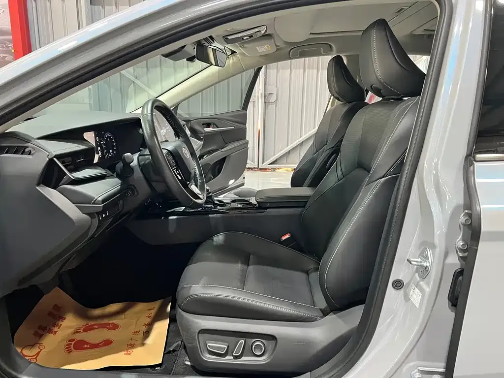 Toyota Camry 2024 из CN, фото 9
