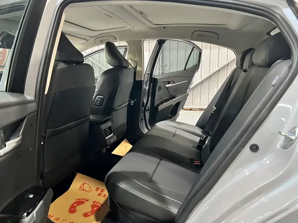 Toyota Camry 2024 из CN, фото 2