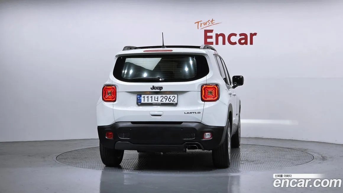 Jeep Renegade — фото 4