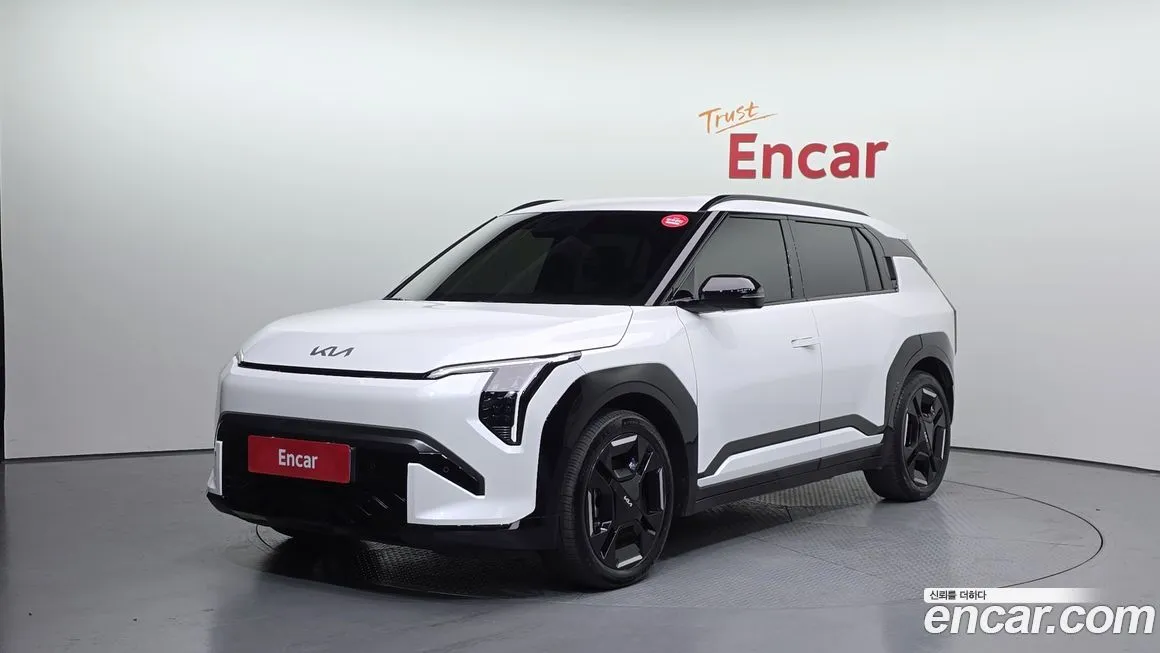 Kia EV3 — фото 1