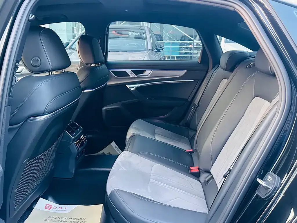 Audi A6L 2023 из CN, фото 2