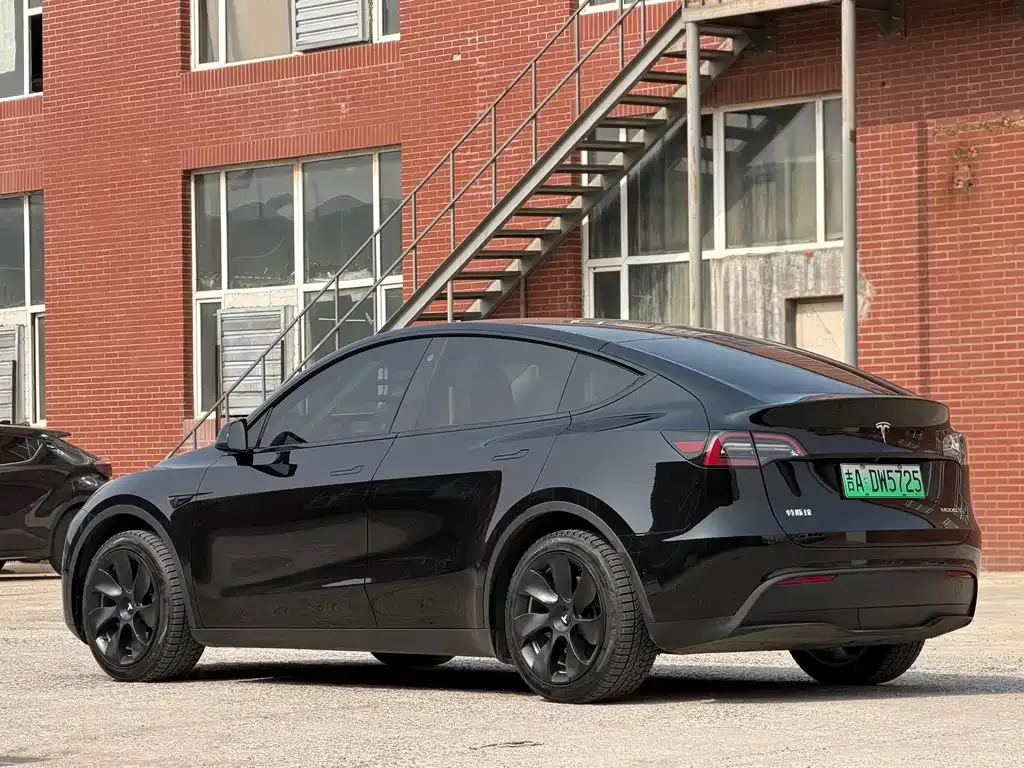 Tesla Model Y — фото 9