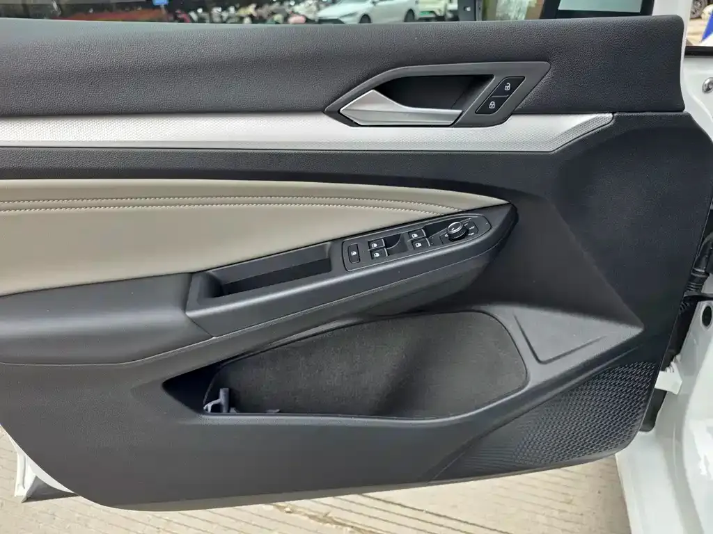 Volkswagen Golf 2022 из CN, фото 2