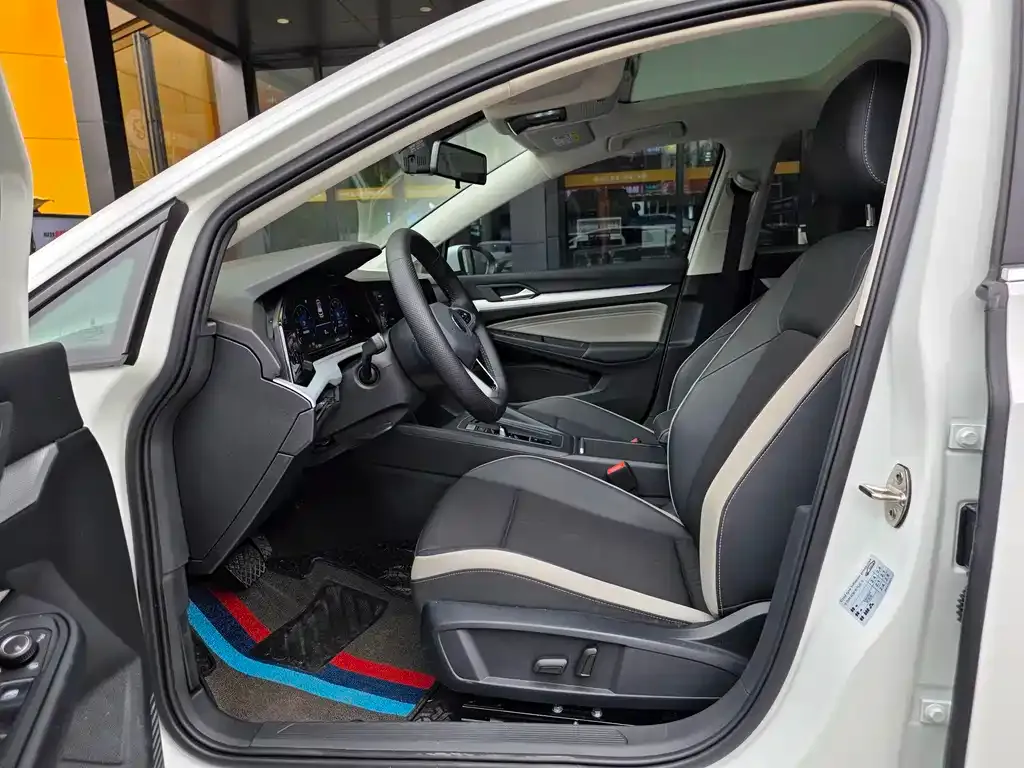 Volkswagen Golf 2022 из CN, фото 7