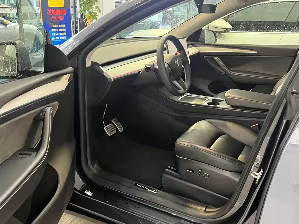 Tesla Model Y 2024 из CN, фото 3