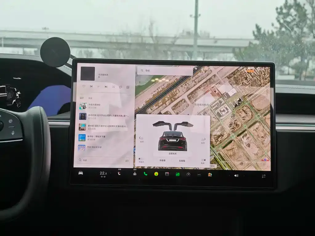 Tesla Model X — фото 8