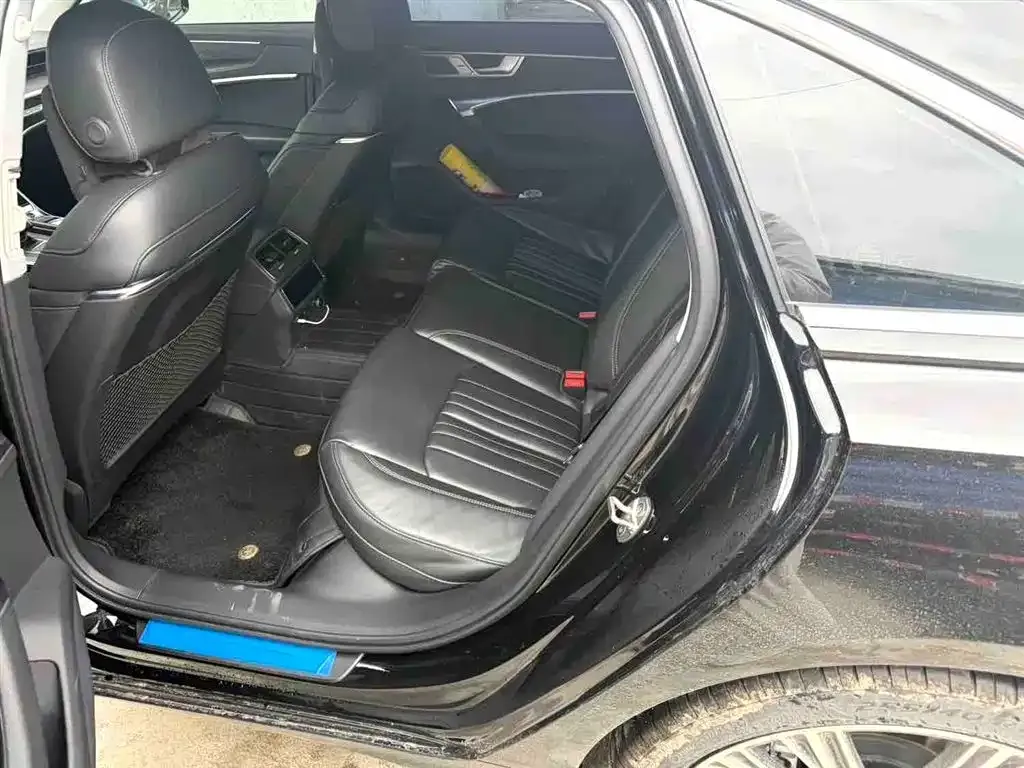 Audi A6L 2024 из CN, фото 8