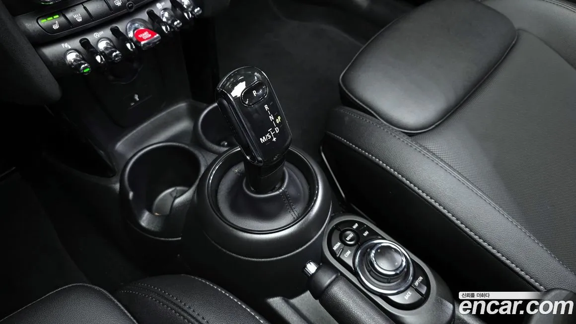 Mini Cooper Convertible 2024 из KR, фото 9