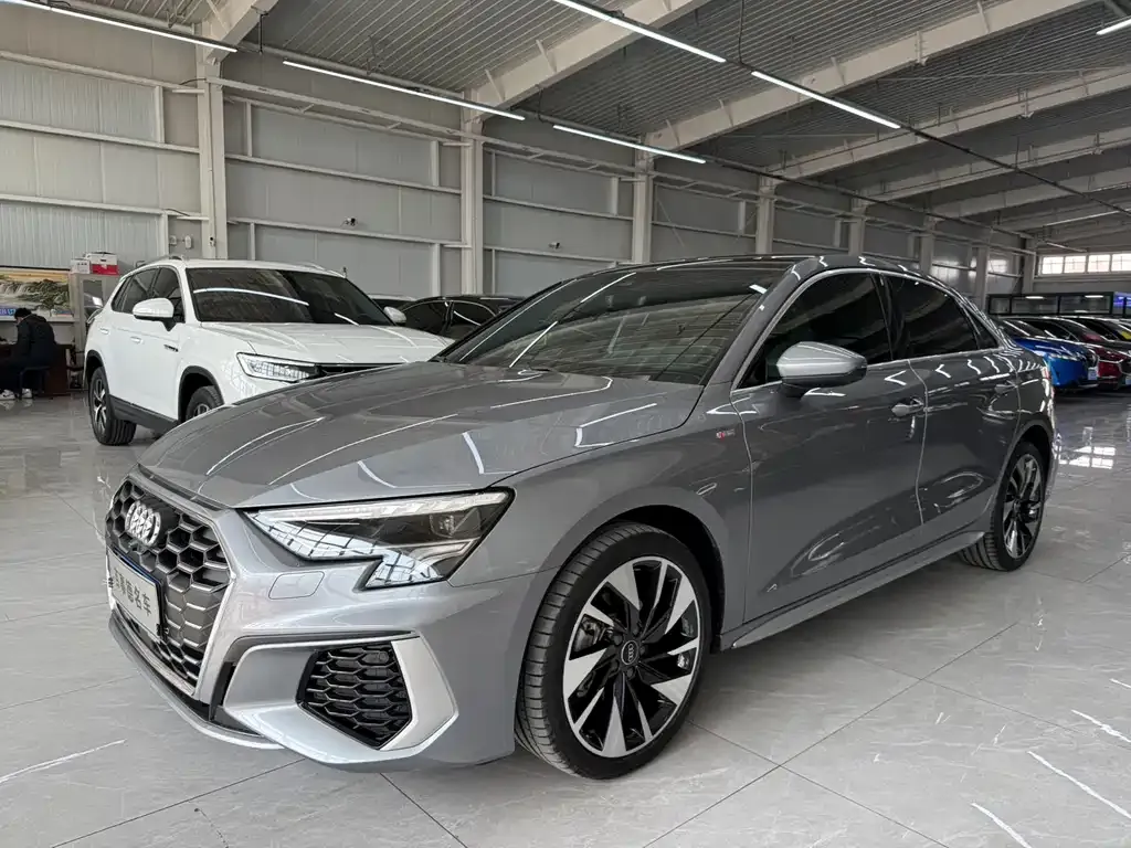 Audi A3 — фото 1