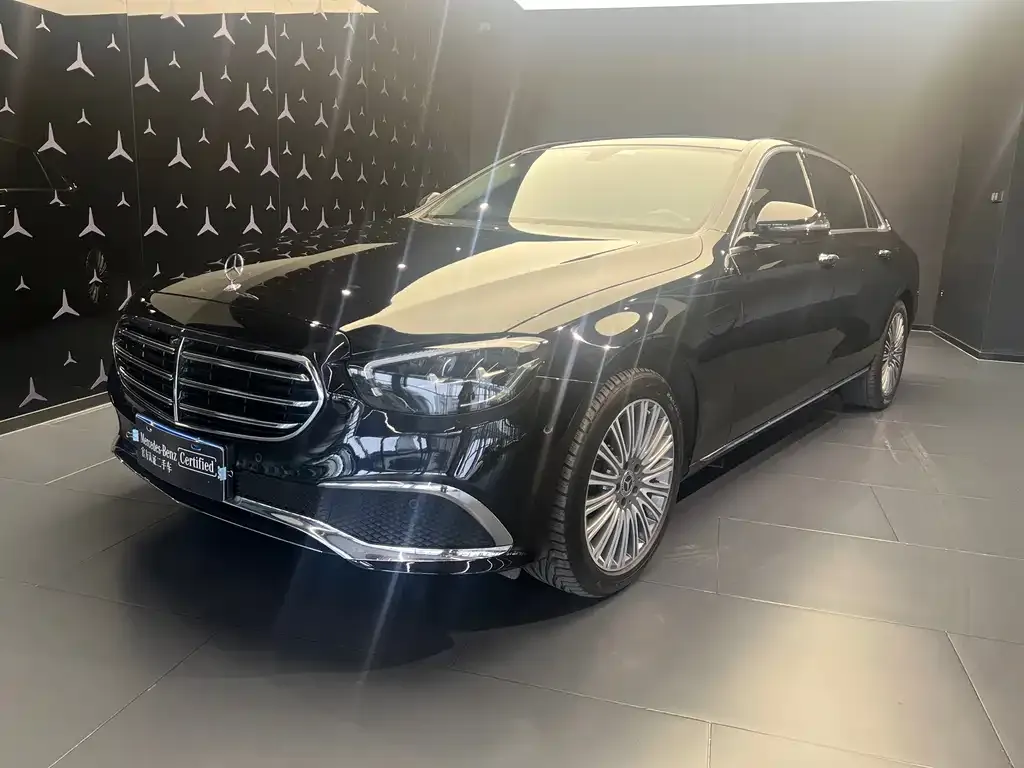 Mercedes-Benz E-Class — фото 1