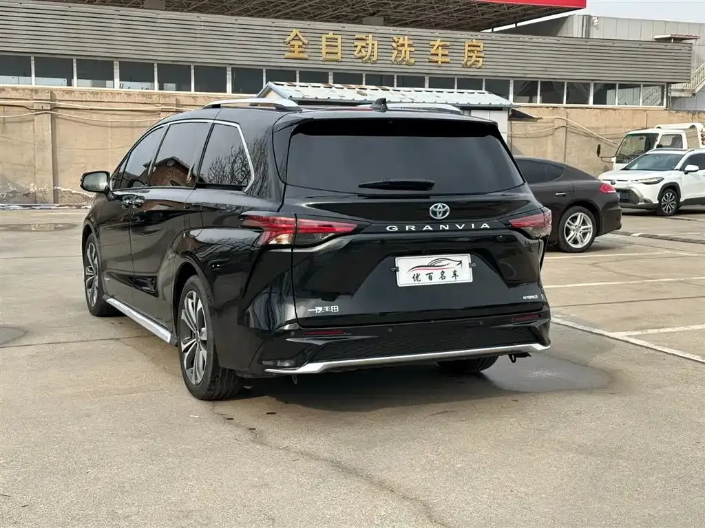 Toyota Granvia 2024 из CN, фото 8