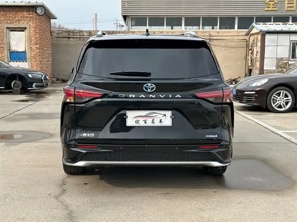 Toyota Granvia 2024 из CN, фото 10