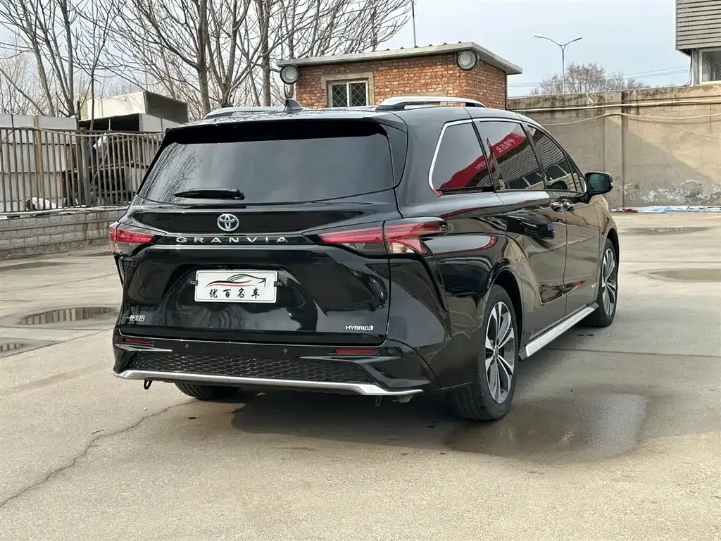 Toyota Granvia 2024 из CN, фото 9