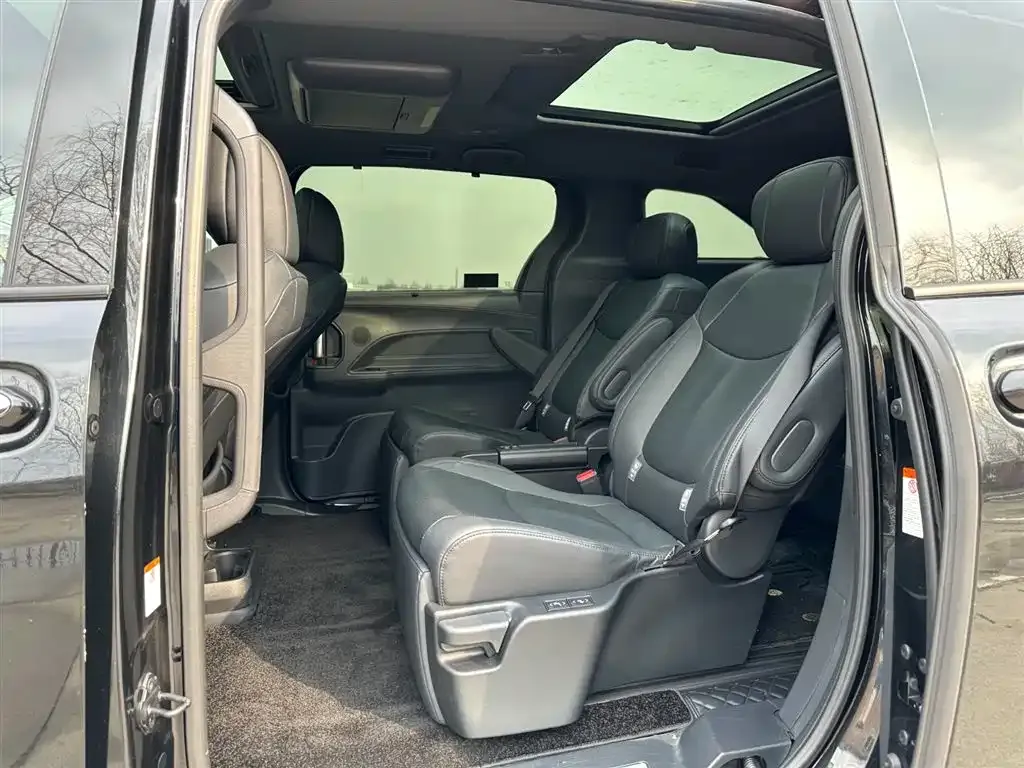 Toyota Granvia 2024 из CN, фото 2