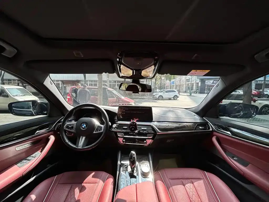 BMW 5 Series 2023 из CN, фото 3