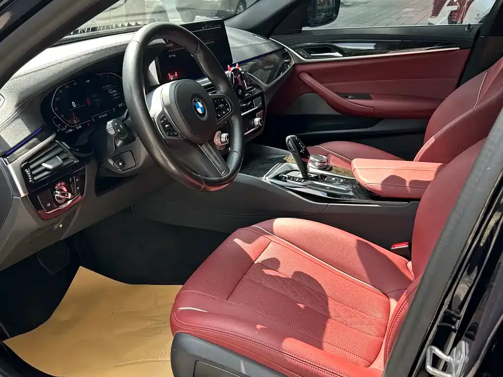 BMW 5 Series 2023 из CN, фото 7