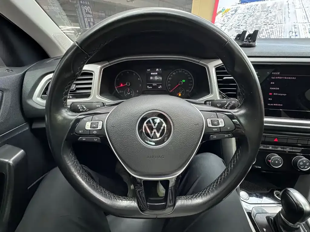 Volkswagen T-Roc 2023 из CN, фото 2