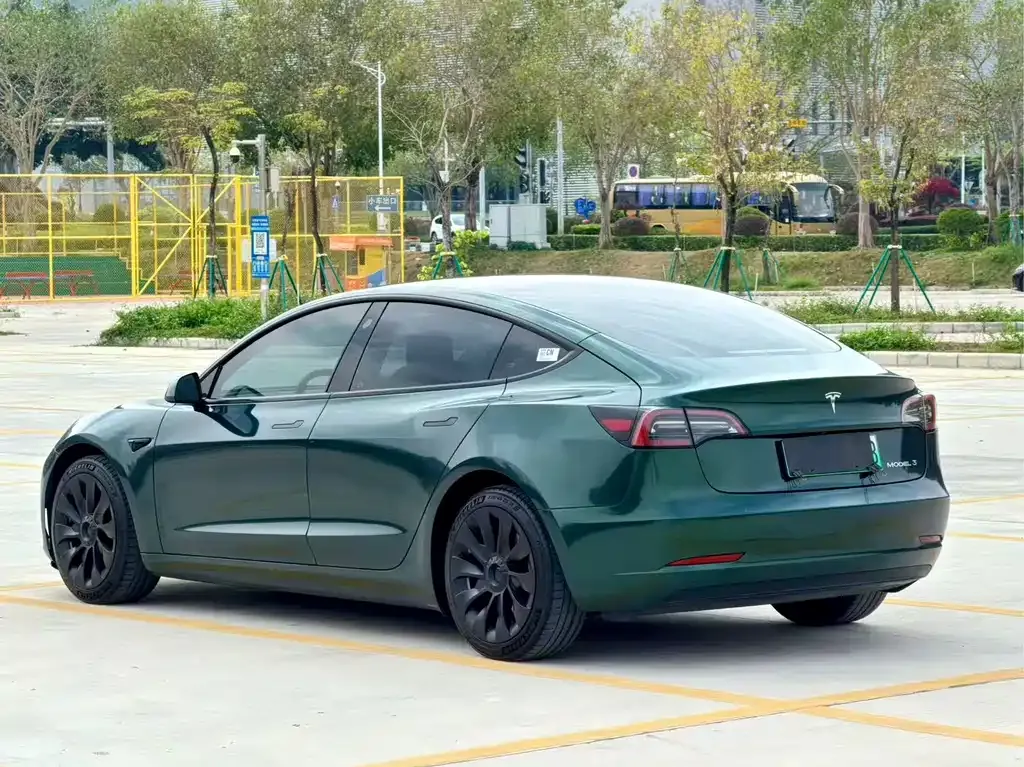 Tesla Model 3 — фото 9