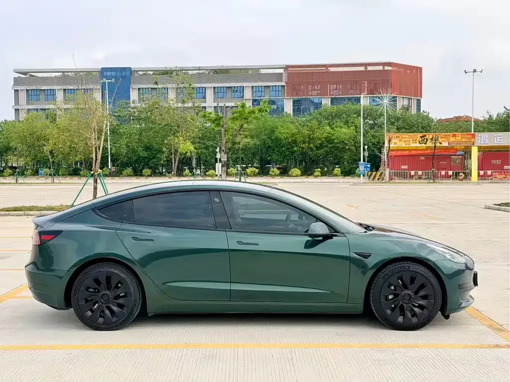 Tesla Model 3 — фото 4