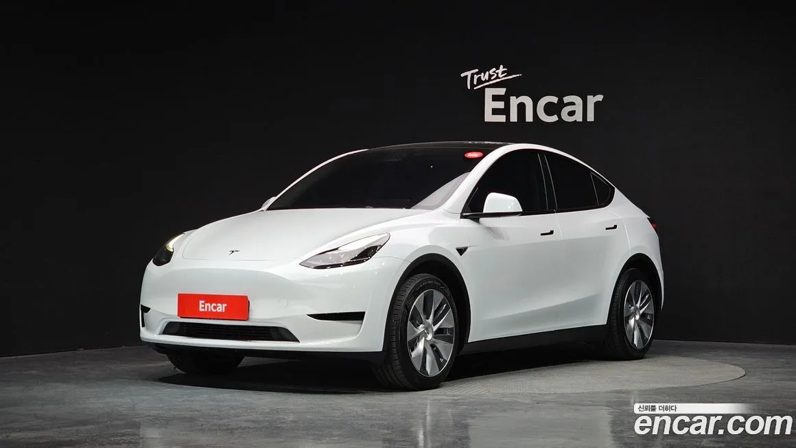 Tesla Model Y — фото 1