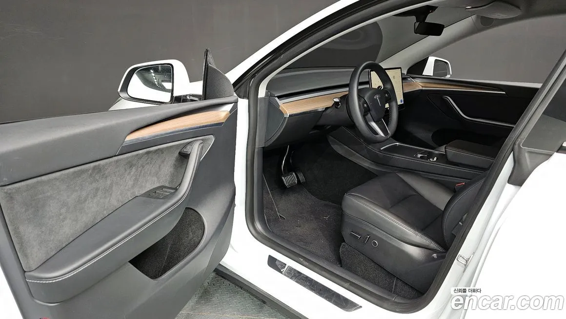 Tesla Model Y — фото 5