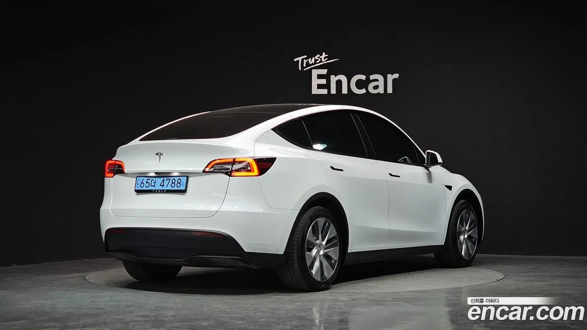 Tesla Model Y — фото 9