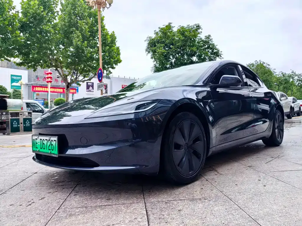 Tesla Model 3 — фото 1
