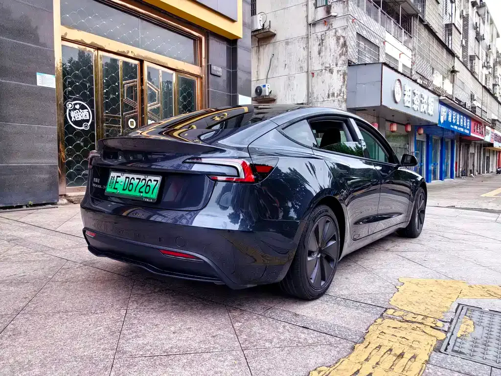 Tesla Model 3 — фото 7