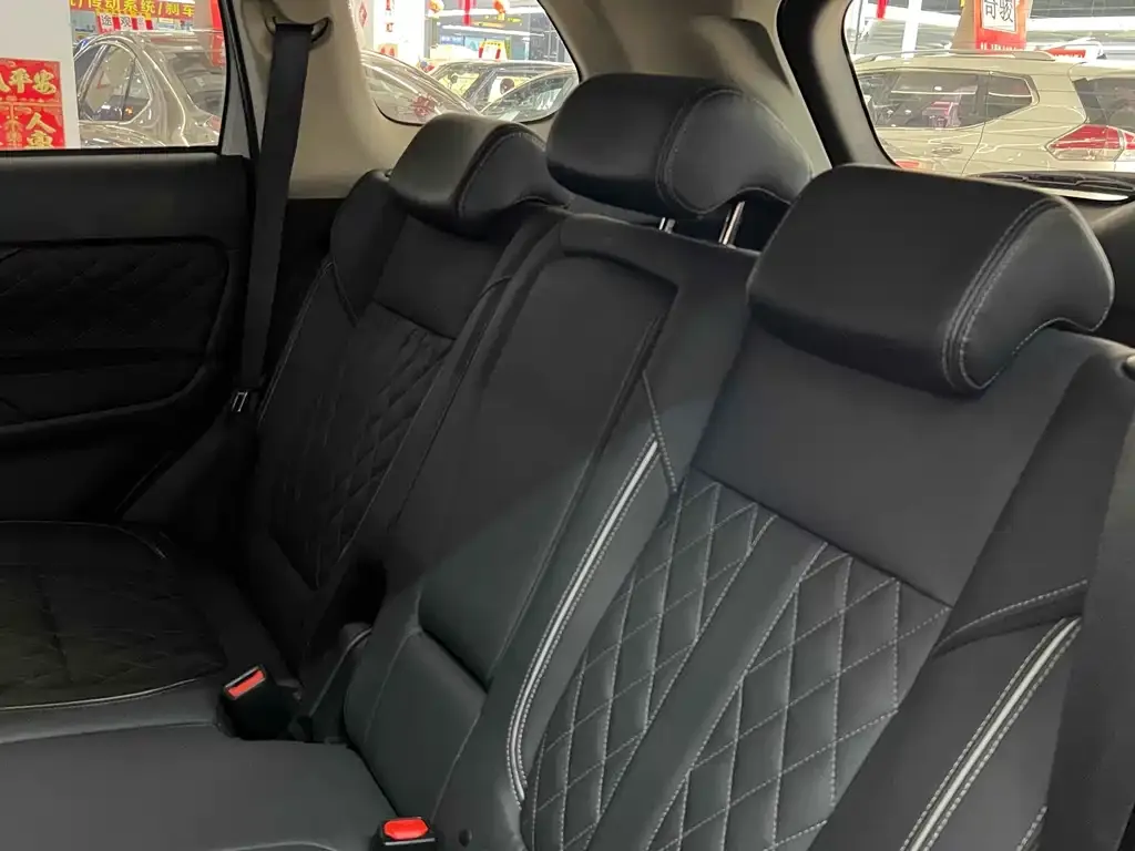 Mitsubishi Outlander — фото 10