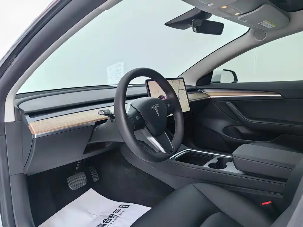 Tesla Model 3 — фото 6